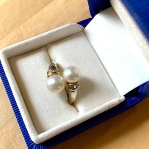 Vintage Double pearl ring with diamond accent.